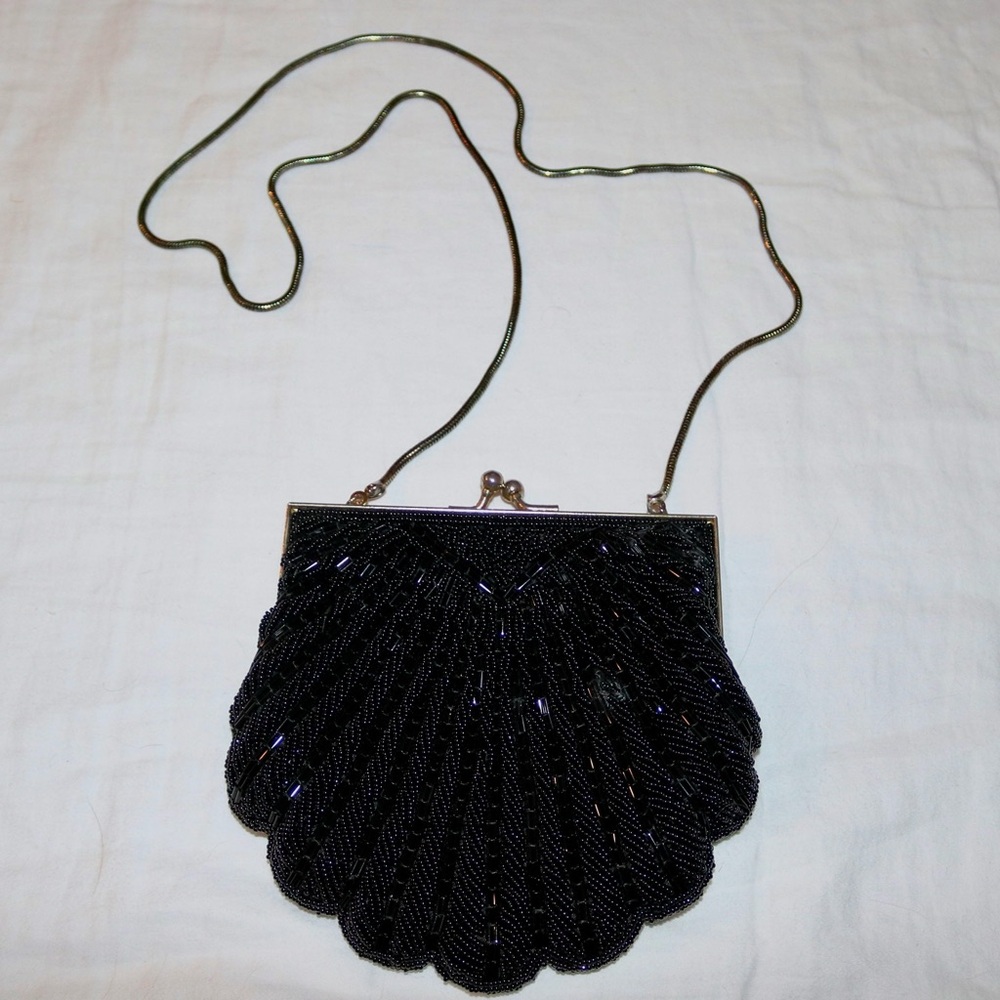 Vintage beaded clam shell purse